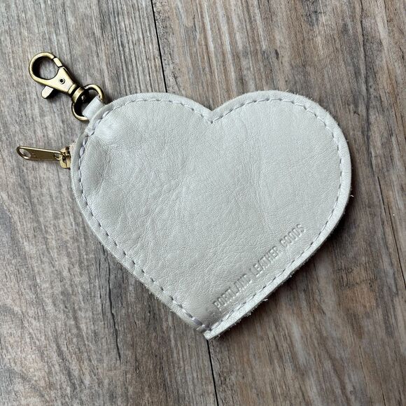 Portland Leather Heart Pouch Bag Key Chain White Leather Zip Clip Hook - Picture 1 of 6